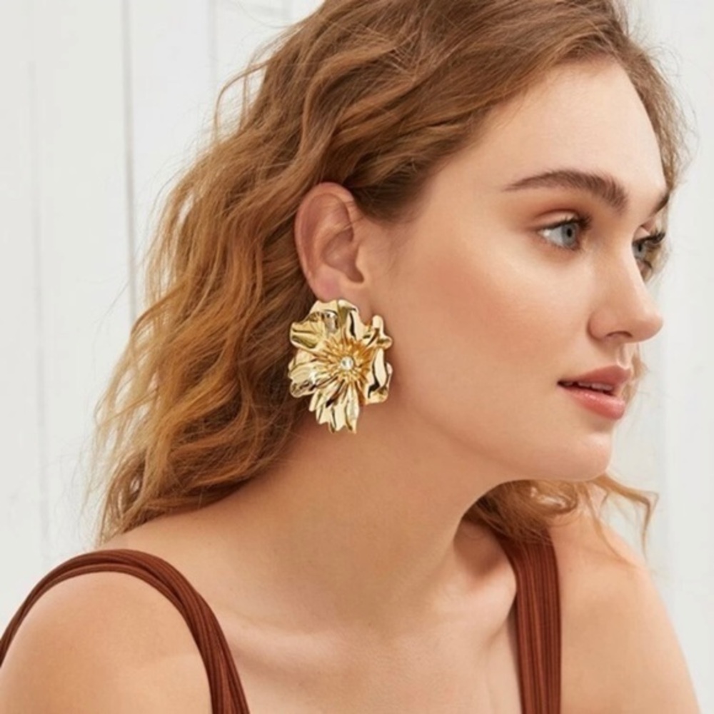 3/$30 💛 Exaggerated Flower Stud Earrings